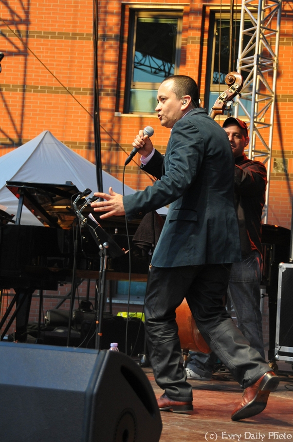 Evry Daily Photo - Fete de la Musique Evry 2010 - Yuri Buenaventura - large - 4735425110.jpg